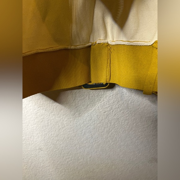 NWT Eva Mendes & NY&C Lucia Mustard/Yellow V-neck Striped Sweater Size Large - Picture 9 of 10